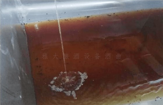 用大型釀酒設(shè)備做固態(tài)酒到底要不要建窖池，怎么建？