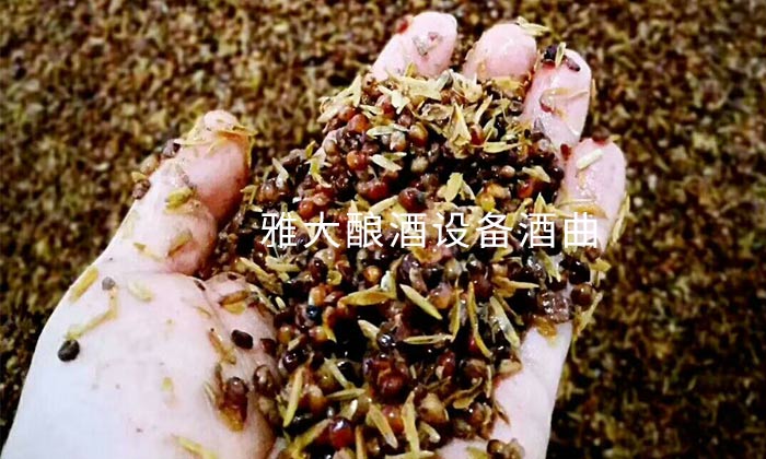 白酒生產(chǎn)設(shè)備釀酒 加稻殼的比例多少比較合適？需要清蒸嗎？